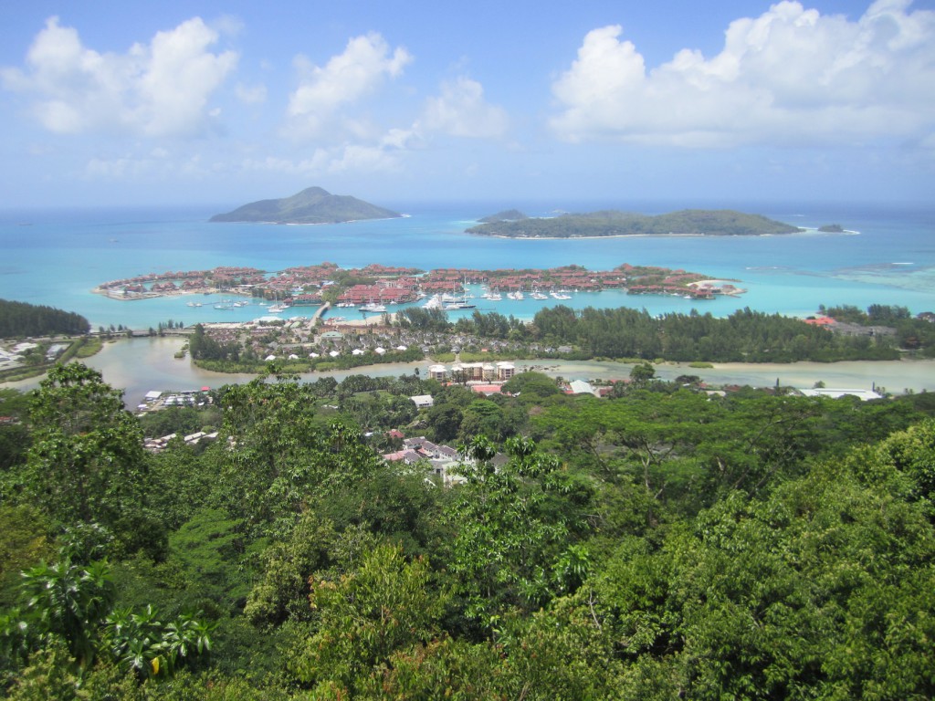 Vue sur la marina de Vicoria - Mahé