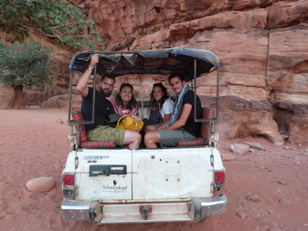 Désert du Wadi Rum entre amis 