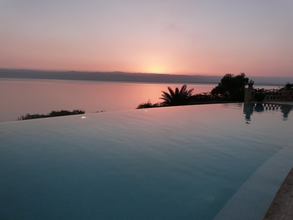 Infinity pool - Movenpick Mer Morte