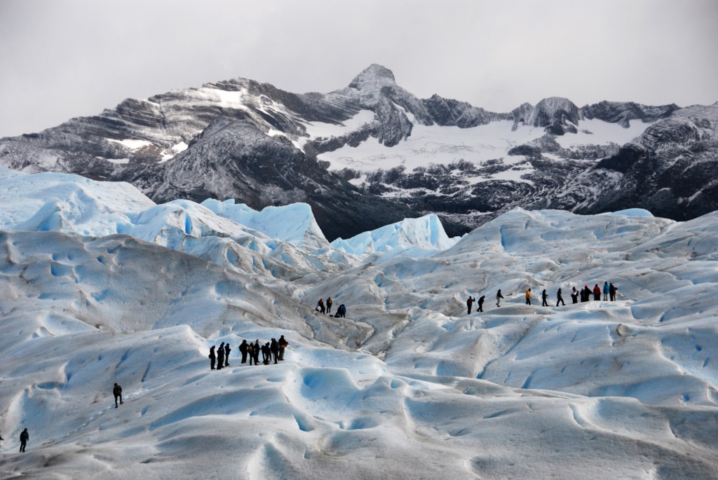 Randonneurs sur le Perito Moreno, Patagonie