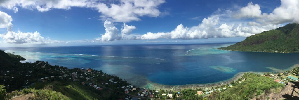 Vue sur la baie depuis la Montagne Magique - Moorea