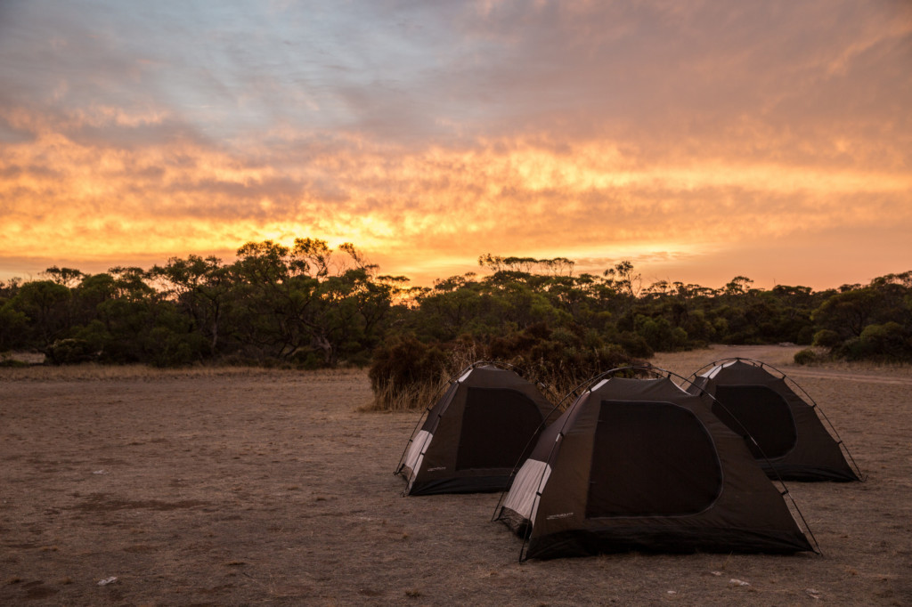 Une nuit sous la tente dans l'Outback australien