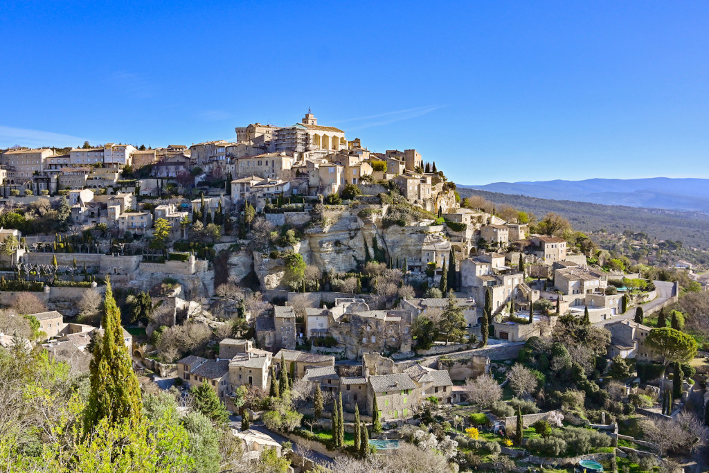 De retour à l'époque médiévale, Gordes, Lubéron ©Magoni.P