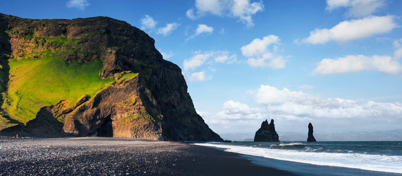Des volcans au soleil de minuit, la côte Sud en été