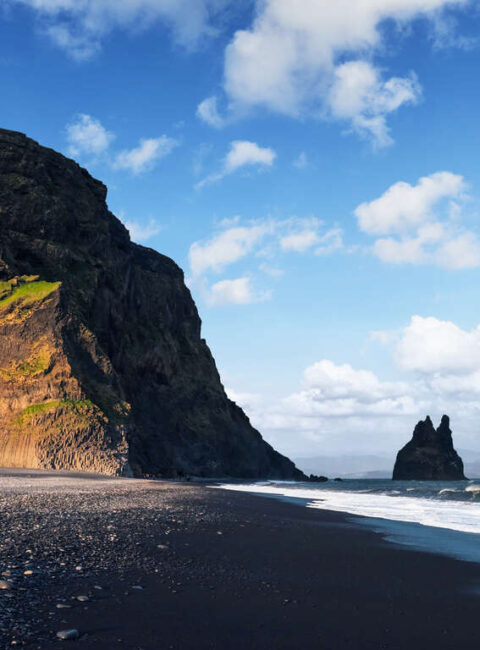 Des volcans au soleil de minuit, la côte Sud en été