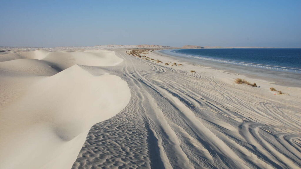 Oman en 14 jours : entre dunes, montagnes, randonnées et bivouacs