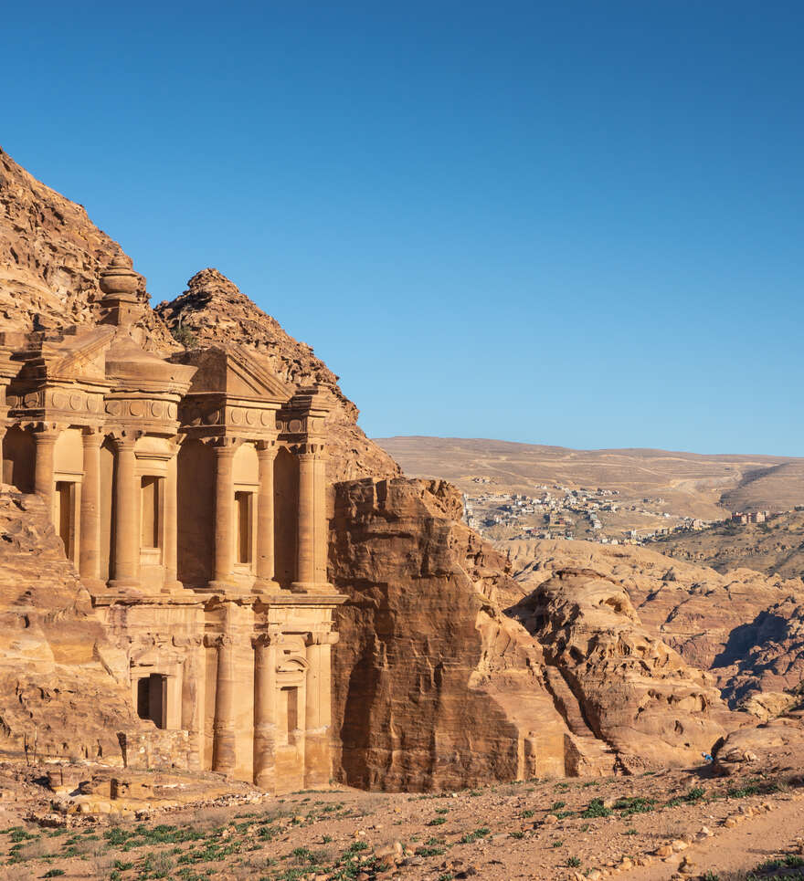 Quelles sont les attractions incontournables à visiter lors d'un voyage à Petra en Jordanie ?