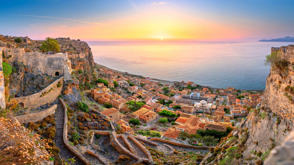 Autotour entre Athènes, Nauplie, Mycènes, Corinthe, Monemvasia, le Magne et Olympie en hôtellerie haut de gamme en hôtels haut de gamme