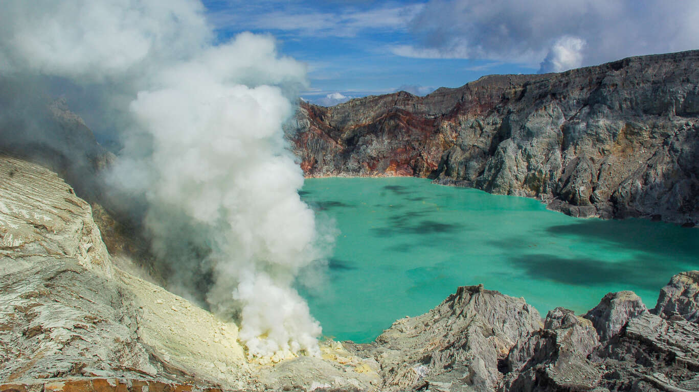 Des montagnes de Bali au volcan Kawah Ijen (Java)