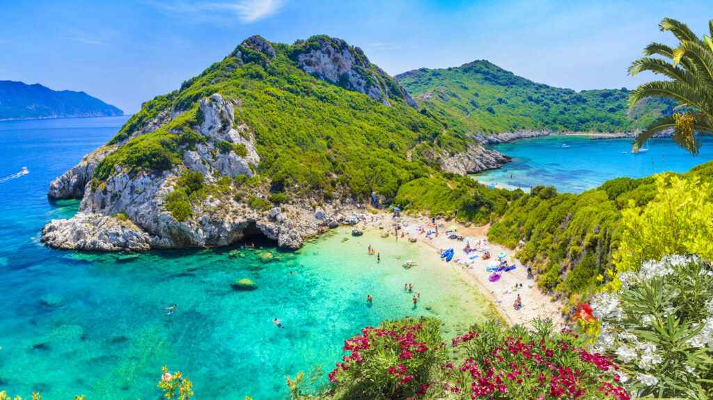 Circuit privé en mer Ionienne de 12 jours : Corfou, Paxos, Antipaxos, Sivota et Leucade entre plages, villages et croisières privées