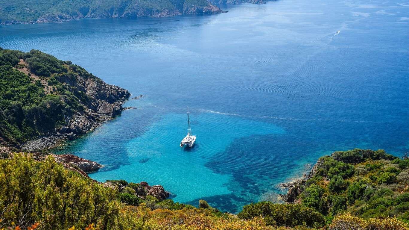 Le Golfe de Porto et Calvi en catamaran