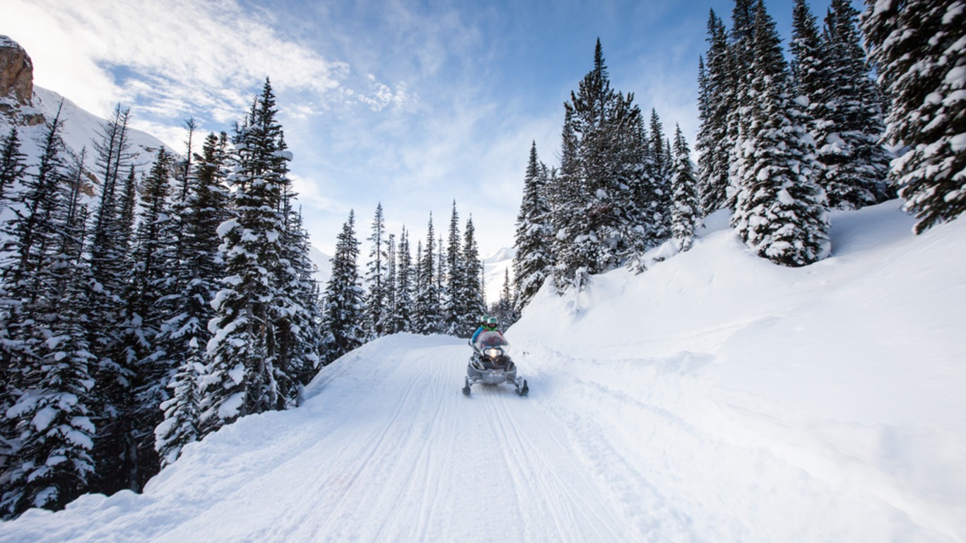 Raid en Motoneige au Canada