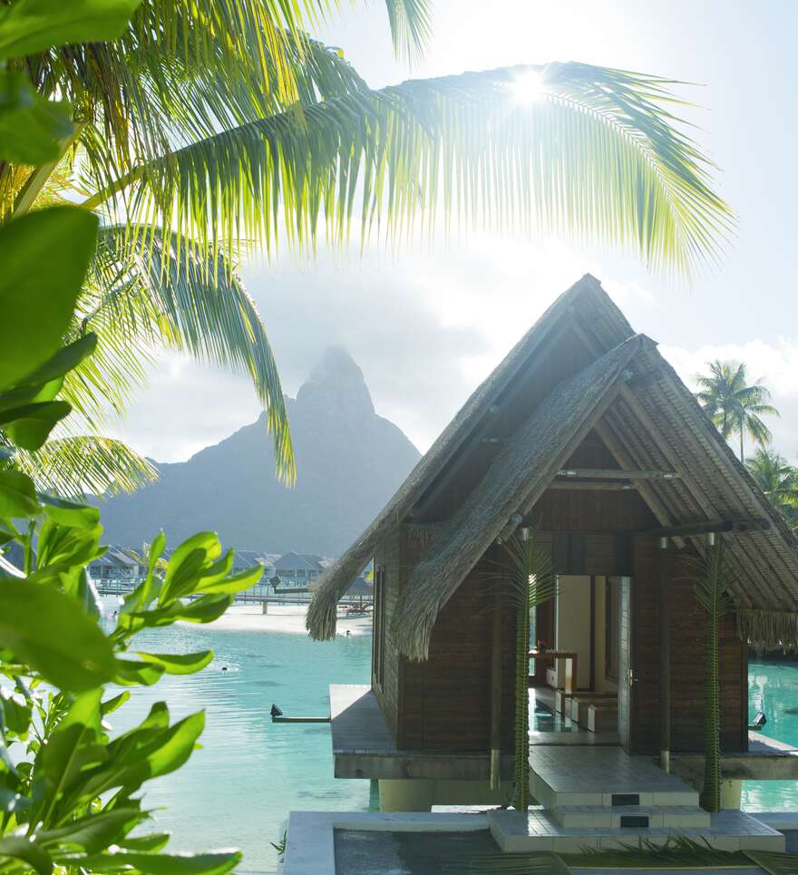En hôtels de charme et pilotis, à Tahiti