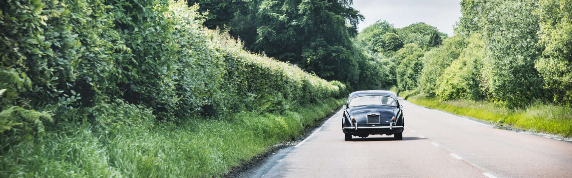 Road trip en voiture de collection