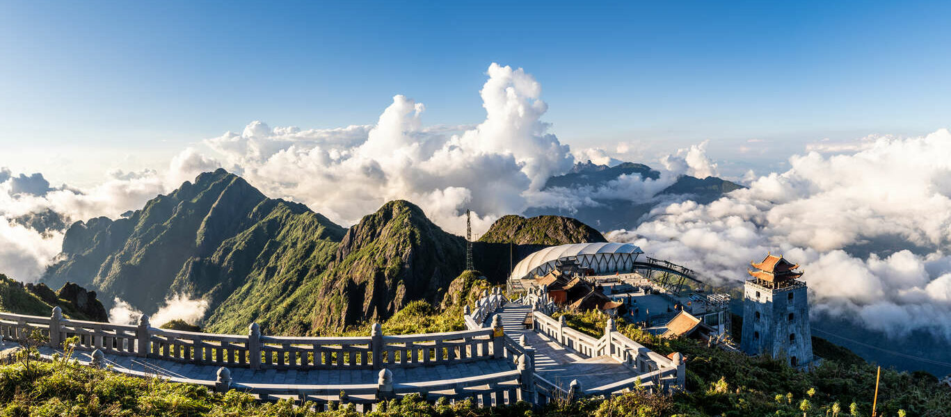 Splendeurs du Vietnam : De la Montagne Sacrée à la Baie d’Ha Long