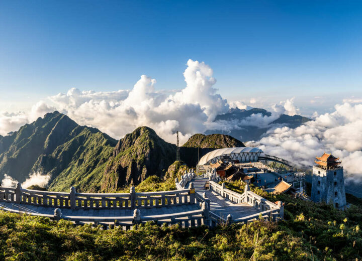 Splendeurs du Vietnam : De la Montagne Sacrée à la Baie d’Ha Long