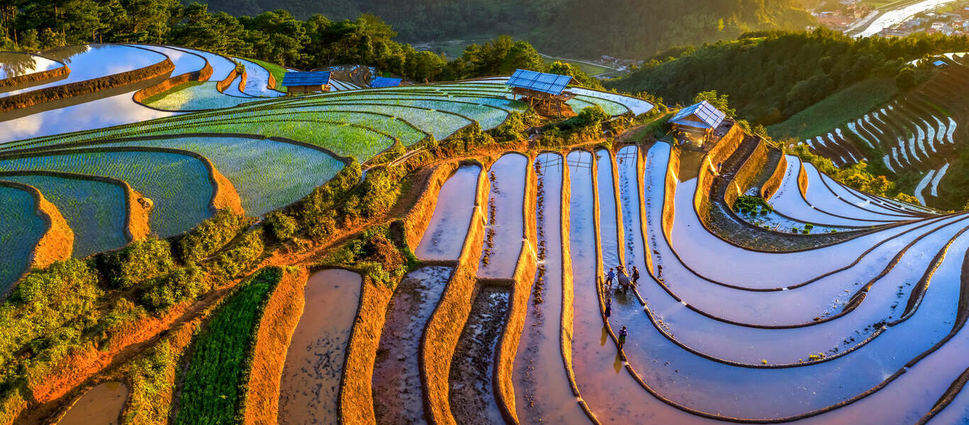 Splendeurs du Vietnam : De la Montagne Sacrée à la Baie d’Ha Long