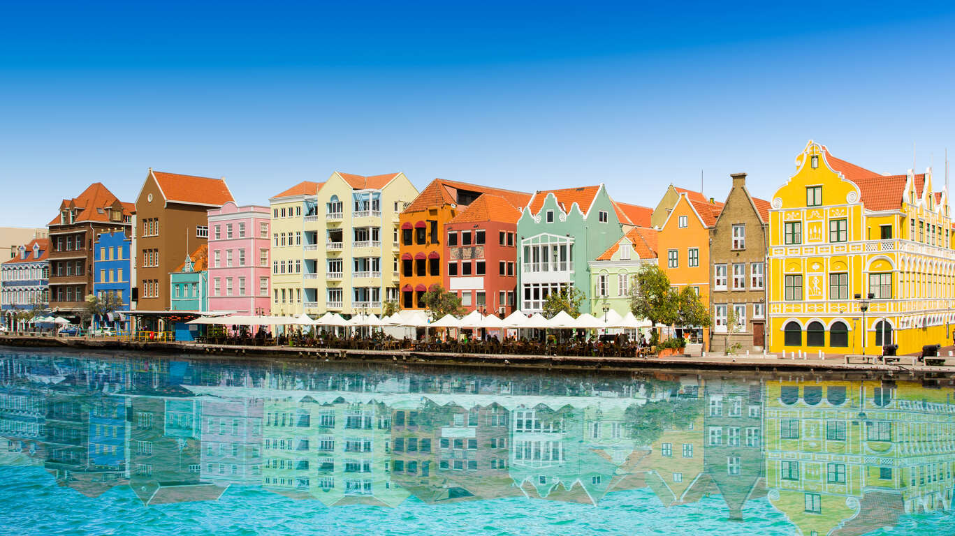 Voyage à Curaçao : cap sur l’île aux couleurs des Caraïbes
