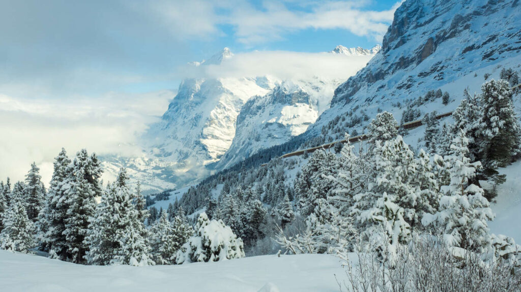 Voyage en hiver hivernal en Suisse, de Lucerne à St-Moritz
