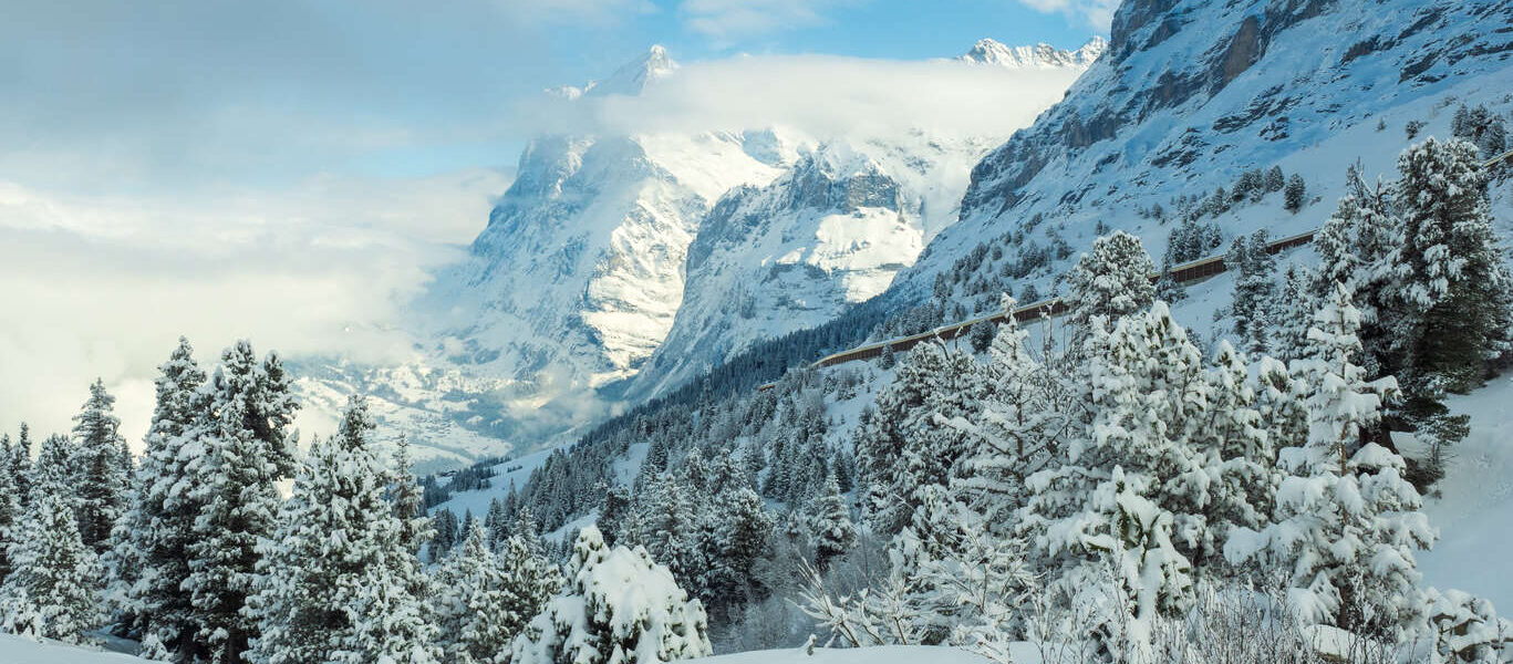 Voyage en hiver hivernal en Suisse, de Lucerne à St-Moritz