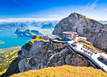 Autotour au sommet des Alpes suisses
