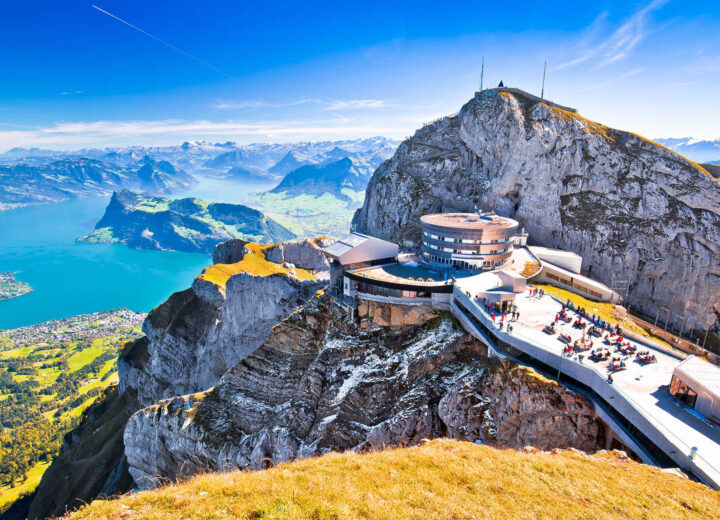 Autotour au sommet des Alpes suisses