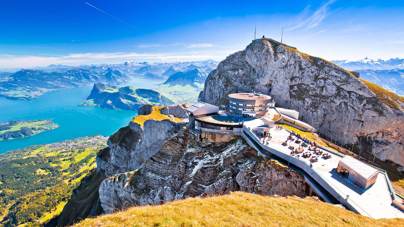Autotour au sommet des Alpes suisses