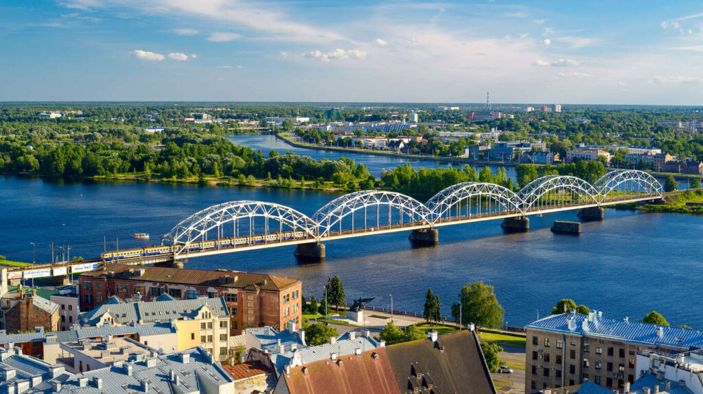 Voyage responsable en train dans les Pays Baltes