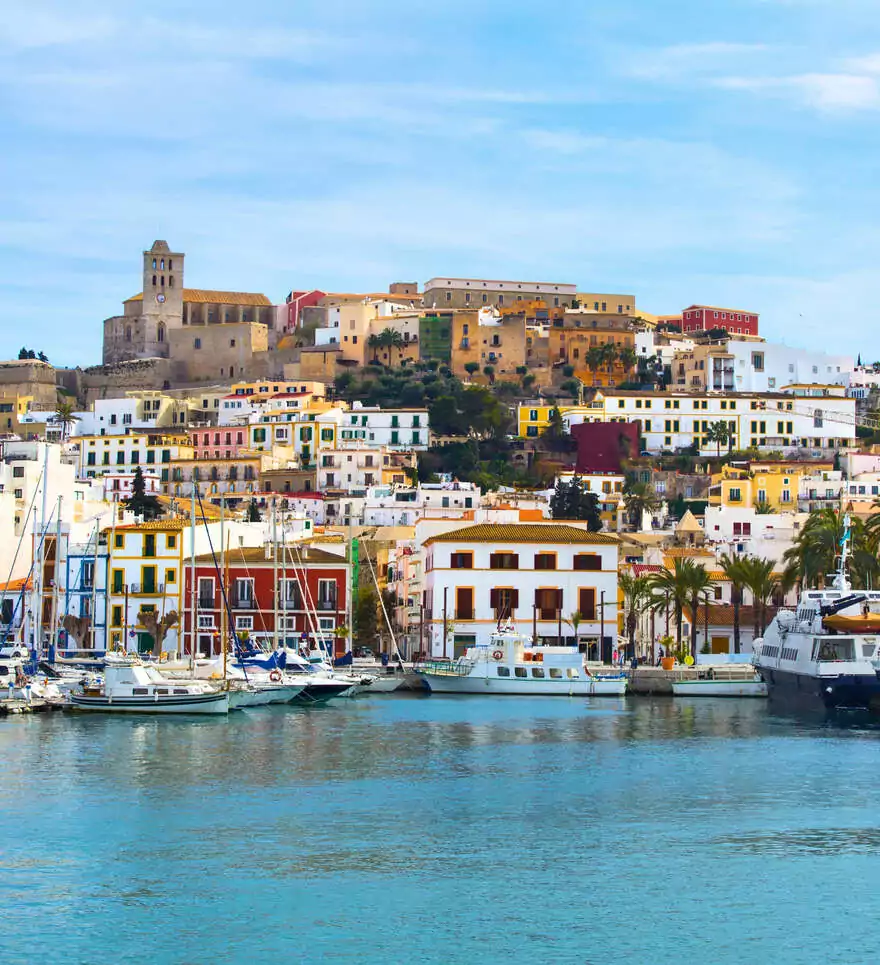 Les lieux incontournables pour un séjour à Ibiza 