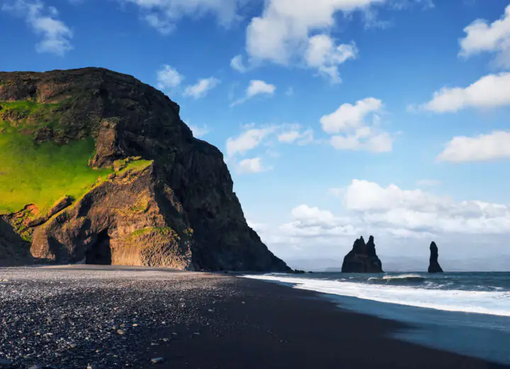 Des volcans au soleil de minuit, la côte Sud en été