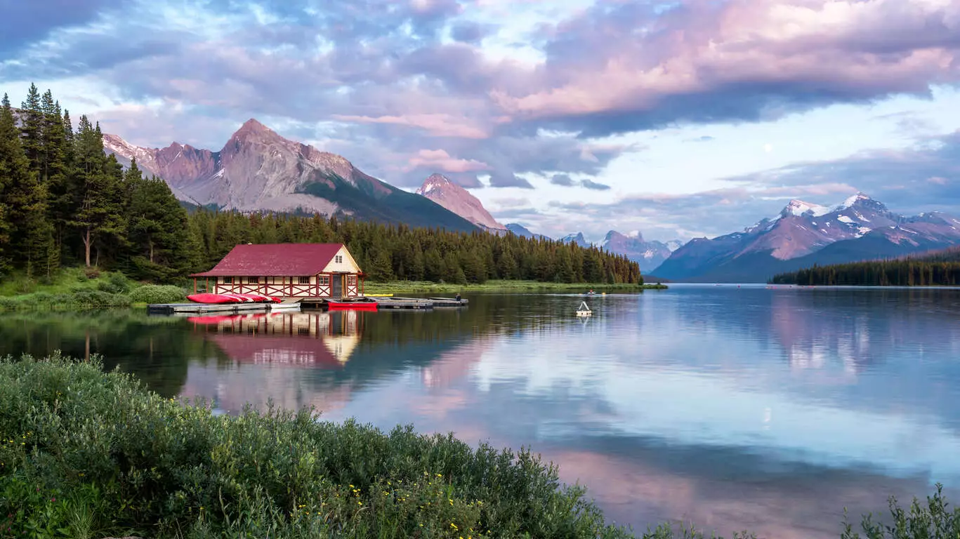 Rocheuses canadiennes : chalets, tipis et ranchs