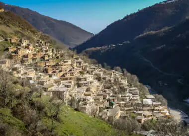 Iran authentique :  de la cité d’Ispahan aux villages de  Mer Caspienne