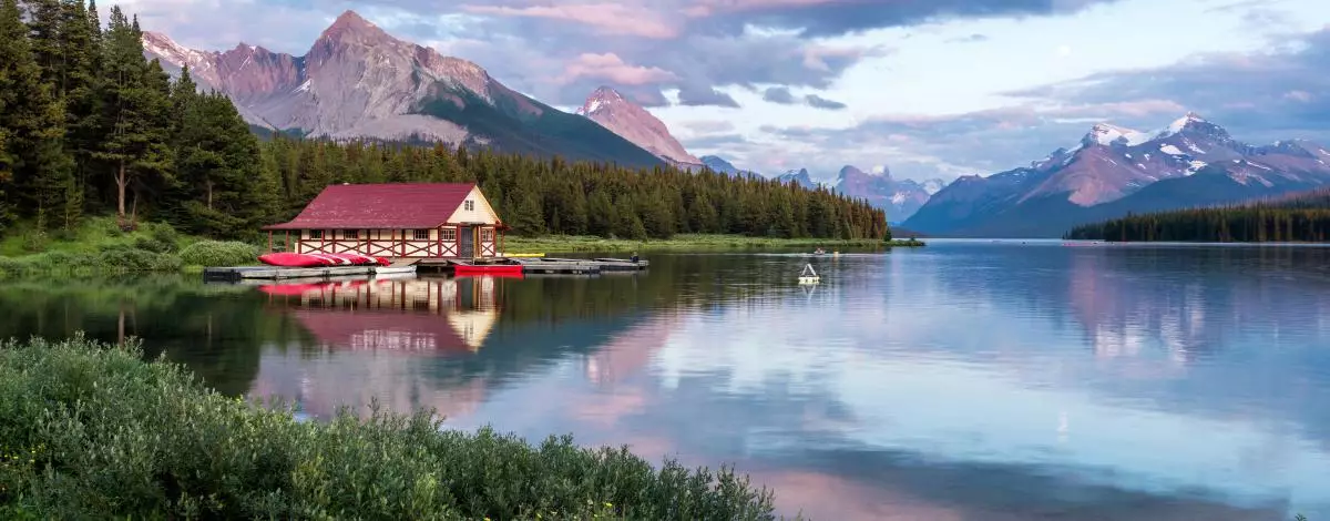 Rocheuses canadiennes : chalets, tipis et ranchs