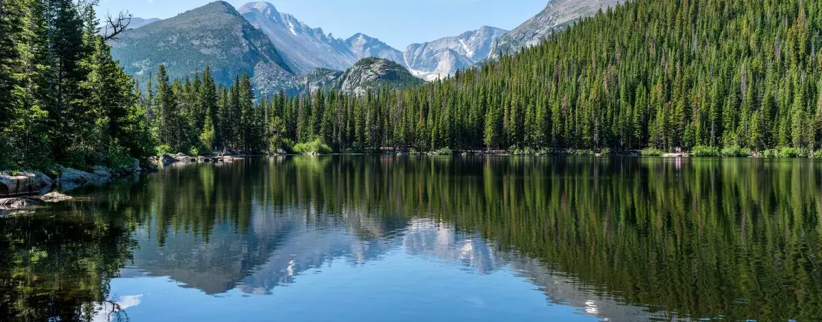 Panorama des Rocheuses américaines et canadiennes