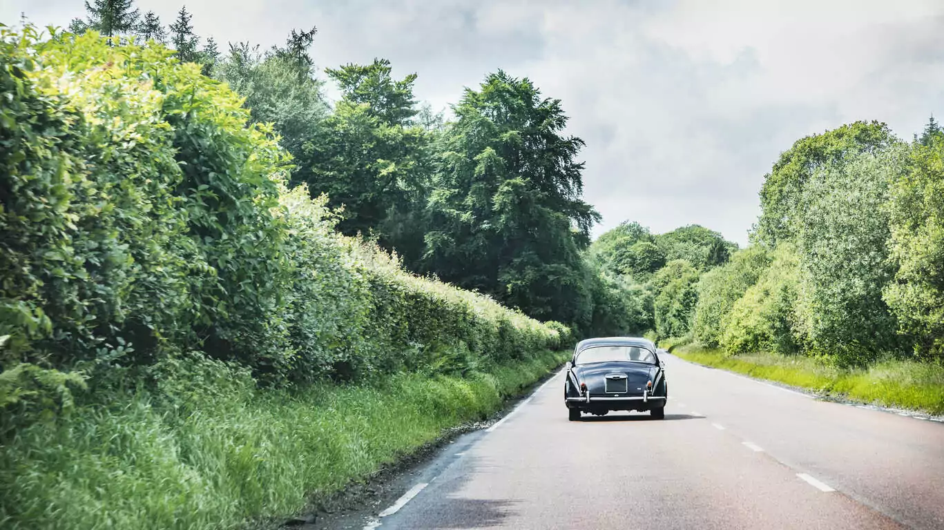Road trip en voiture de collection