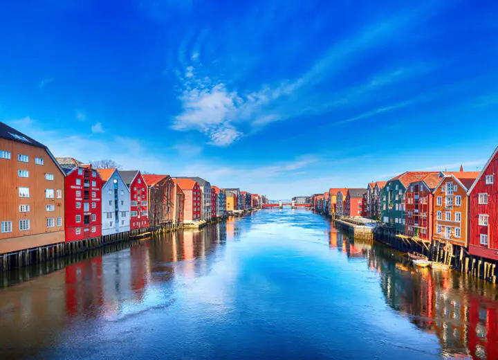 Croisière côtière et fjords, combiné en bateau et train