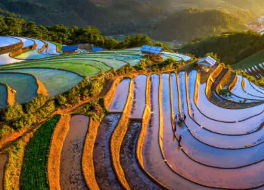 Splendeurs du Vietnam : De la Montagne Sacrée à la Baie d’Ha Long
